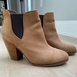 Vince Camuto Nubuck Bootie (7.5)